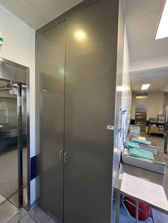 Edelstahl Schrank, 5 Fachebenen, 130x40x290cm