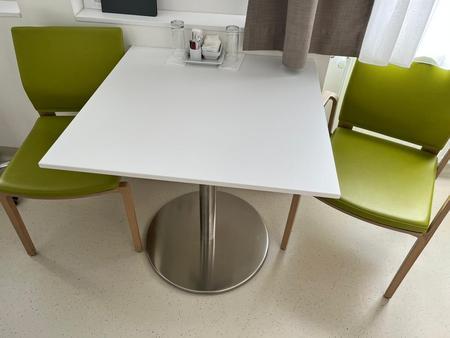 2 Stk. Beistelltische, 80x80cm