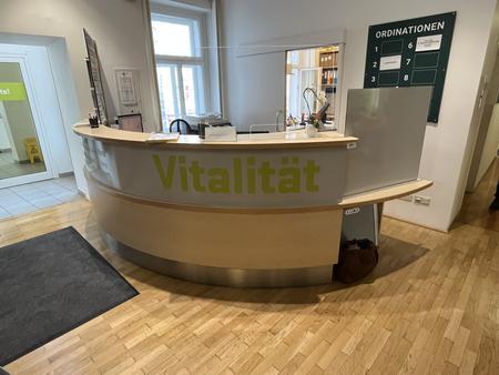 Empfangspult, 330cm lang, 220cm tief