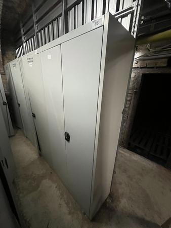 Metallschrank mit Doppelt�re, Breite 80cm, H�he 195cm, Tiefe 40cm