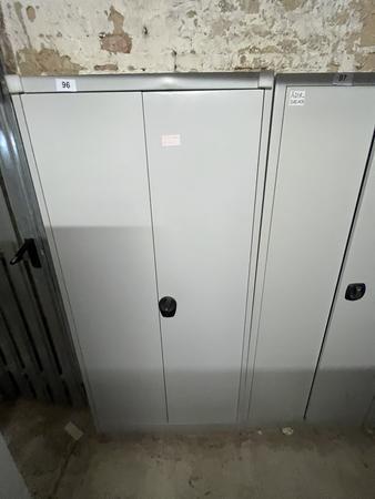 Metallschrank mit Doppelt�re, Breite 80cm, H�he 195cm, Tiefe 40cm