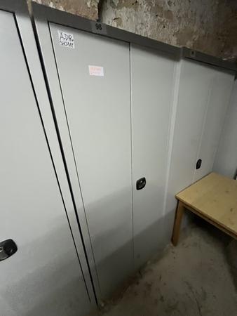 Metallschrank mit Doppelt�re, Breite 80cm, H�he 195cm, Tiefe 40cm