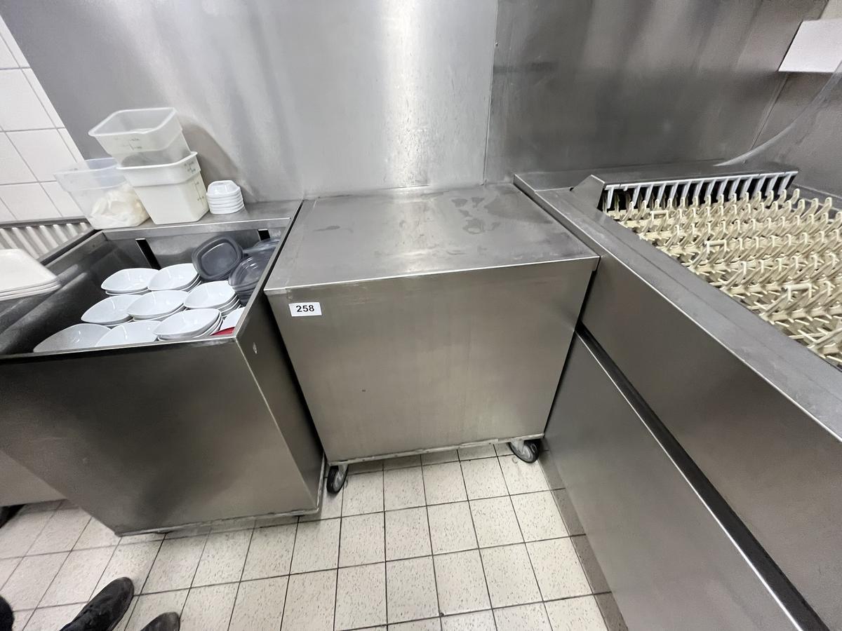 Tablettstapler 60/60/90 cm?d=2026-03-09 20:03:49