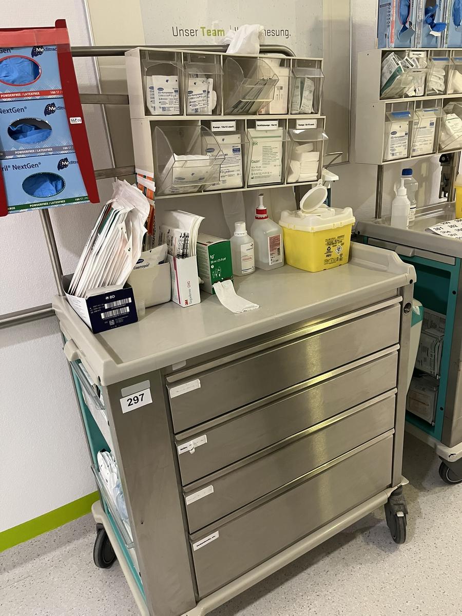 Verbandswagen mit 4 Laden Edelstahl ca.120/55/120 cm ohne Inhalt?d=2026-03-09 21:32:21