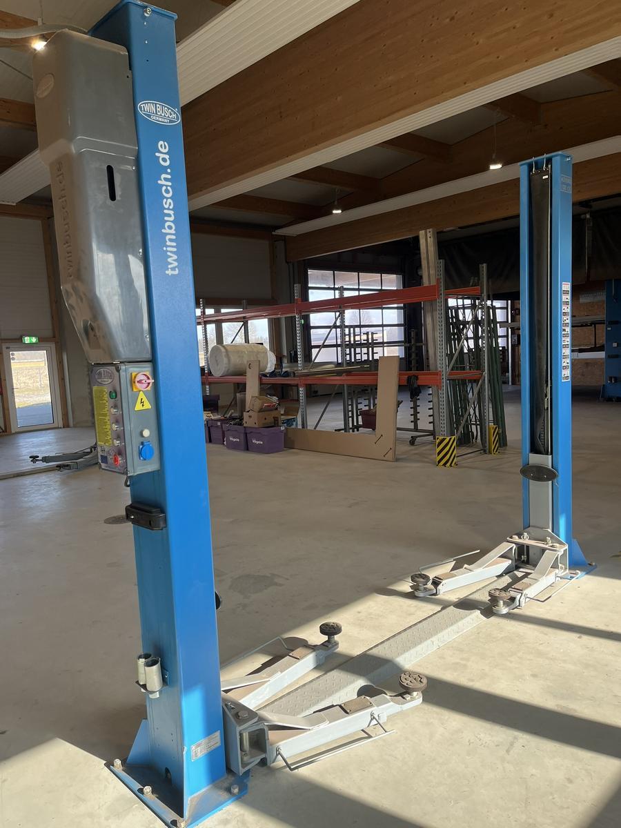TWINBUSCH 2-S&auml;ulenhebeb&uuml;hne, Baujahr 2021 - Topzustand, 4200 kg?d=2026-03-07 00:43:36