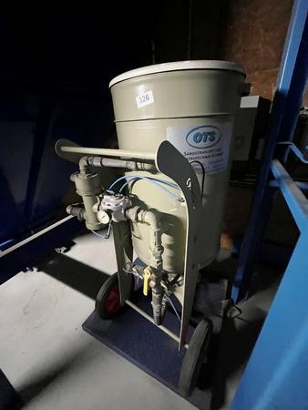 OTS Clemco Druckstrahlkessel Type 2452, Baujahr 2021, 200 l, 17.2 bar, ca.160 kg