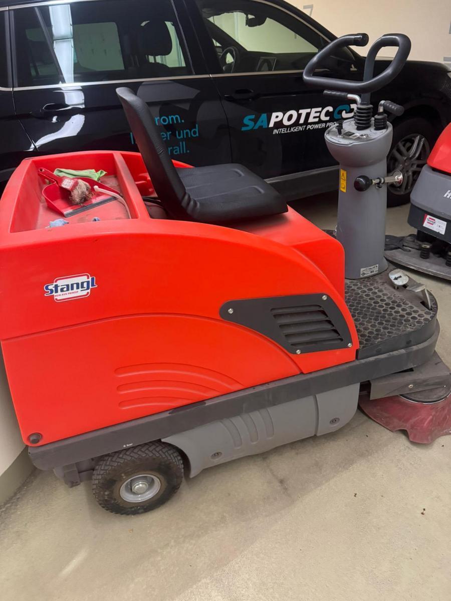 HAKO Sweepaster P900 Aufsitz Kehrmaschine, Benzin, ca. 70 Betriebsstunden?d=2026-03-09 18:30:15