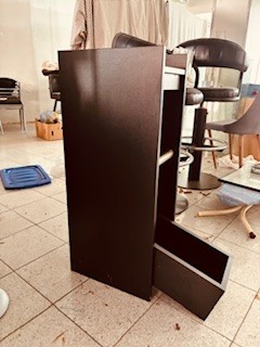 Beistelltisch f�r Spielautomat, schwarz, ca. H�he 93cm, L�nge 27cm, Tiefe 40cm