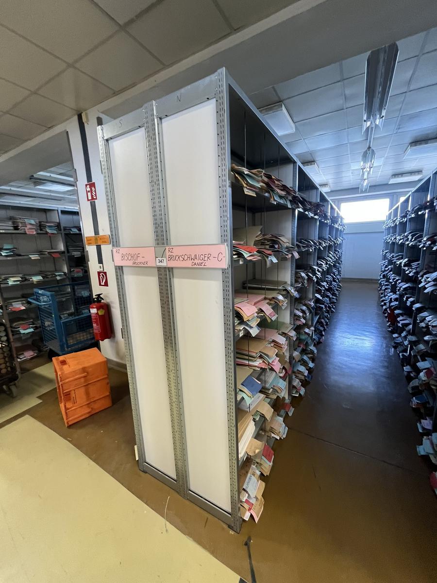 8.4 Laufmeter Doppelregale 40/40 breit, 225 cm hoch 6 Fachebene?d=2026-03-16 07:07:10