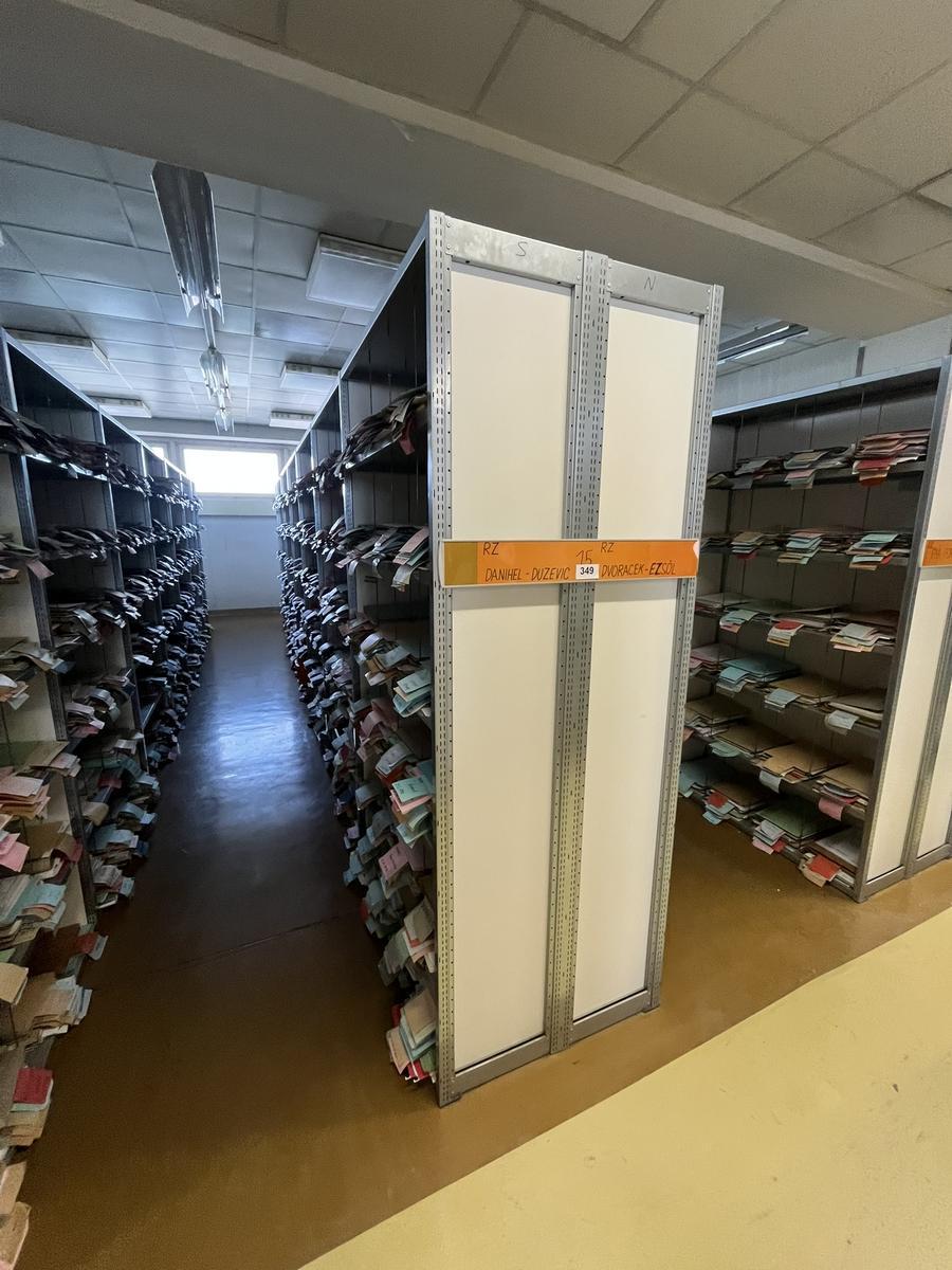 8.4 Laufmeter Doppelregale 40/40 breit, 225 cm hoch 6 Fachebene?d=2026-03-16 10:09:47