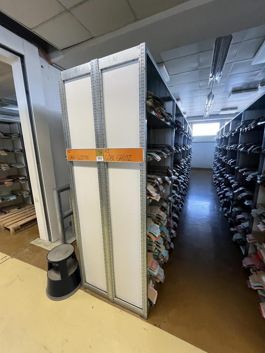 8.4 Laufmeter Doppelregale 40/40 breit, 225 cm hoch 6 Fachebene?d=2026-03-16 16:06:32