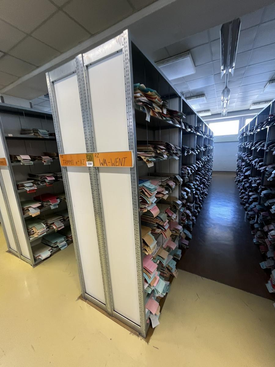 8.4 Laufmeter Doppelregale 40/40 breit, 225 cm hoch 6 Fachebene?d=2026-03-16 17:26:40