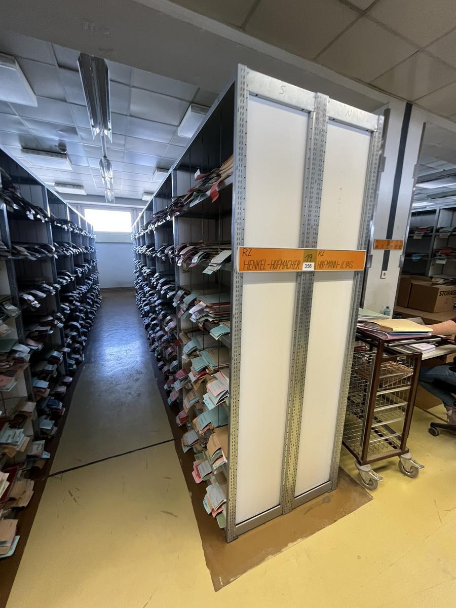 8.4 Laufmeter Doppelregale 40/40 breit, 225 cm hoch 6 Fachebene?d=2026-03-16 20:31:54
