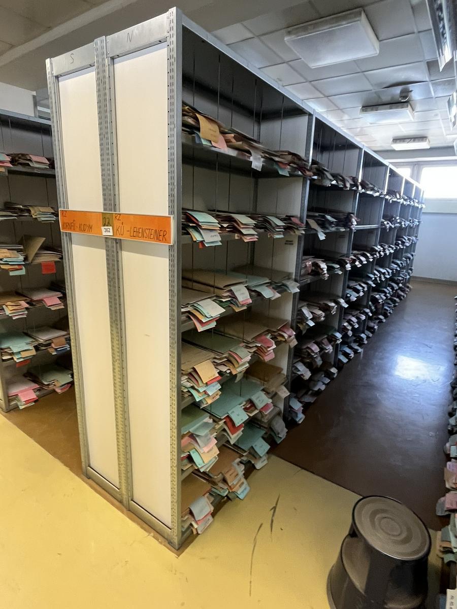 8.4 Laufmeter Doppelregale 40/40 breit, 225 cm hoch 6 Fachebene?d=2026-03-17 06:34:29