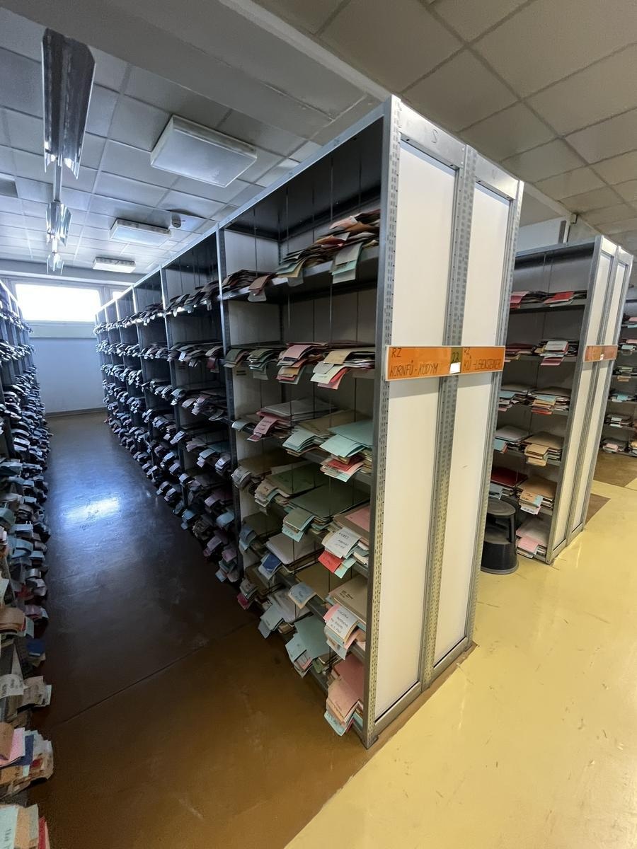 8.4 Laufmeter Doppelregale 40/40 breit, 225 cm hoch 6 Fachebene?d=2026-03-17 08:25:23