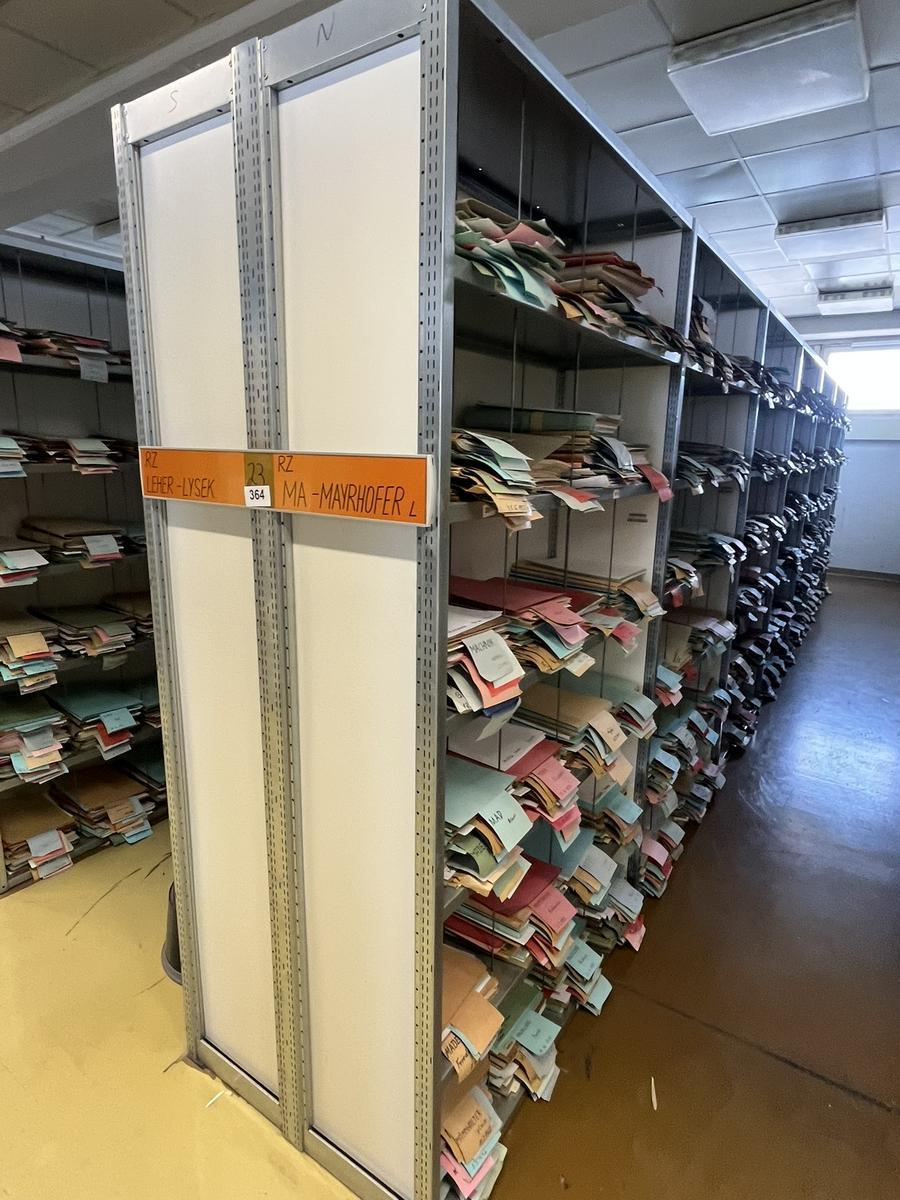 8.4 Laufmeter Doppelregale 40/40 breit, 225 cm hoch 6 Fachebene?d=2026-03-17 10:41:37