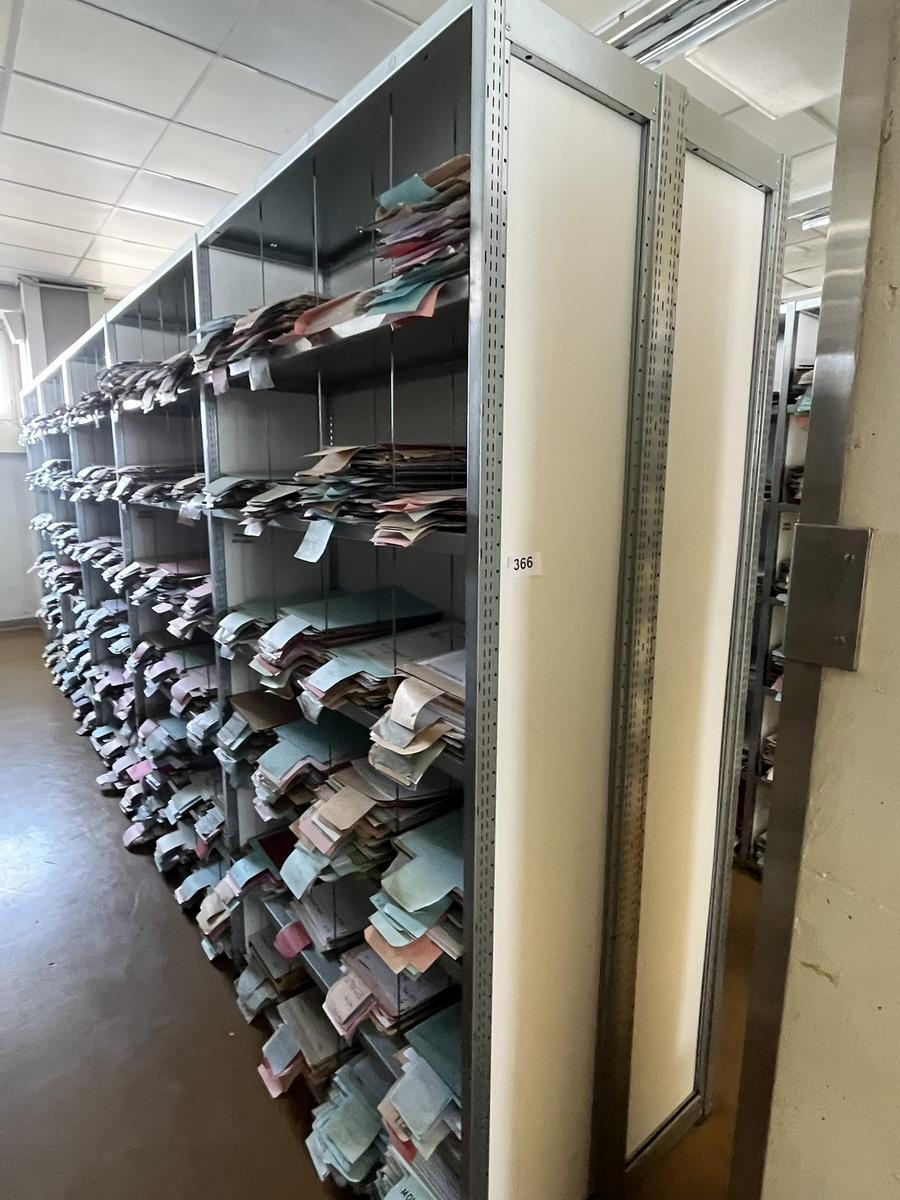 8.4 Laufmeter Doppelregale 40/40 breit, 225 cm hoch 6 Fachebene?d=2026-03-17 14:14:45