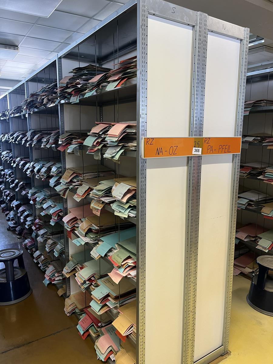 8.4 Laufmeter Doppelregale 40/40 breit, 225 cm hoch 6 Fachebene?d=2026-03-17 17:39:10