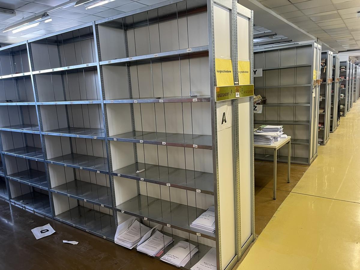 8.4 Laufmeter Doppelregale 40/40 breit, 225 cm hoch 6 Fachebene?d=2026-03-17 17:14:27