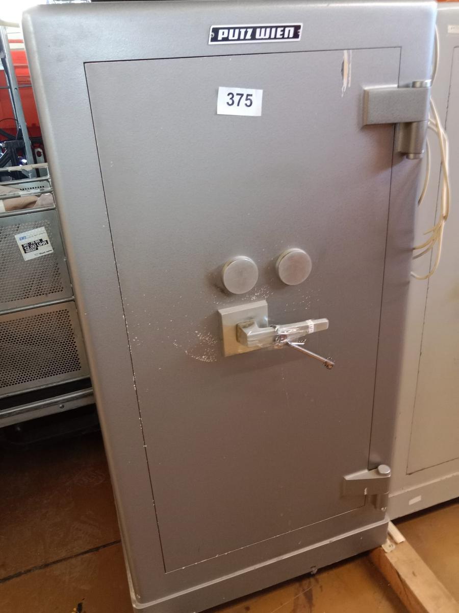 SAFE PUTZ ca. 63/55/120 cm mit Schl&uuml;ssel - Abtransport per Lift auf Palette?d=2026-03-17 08:48:21