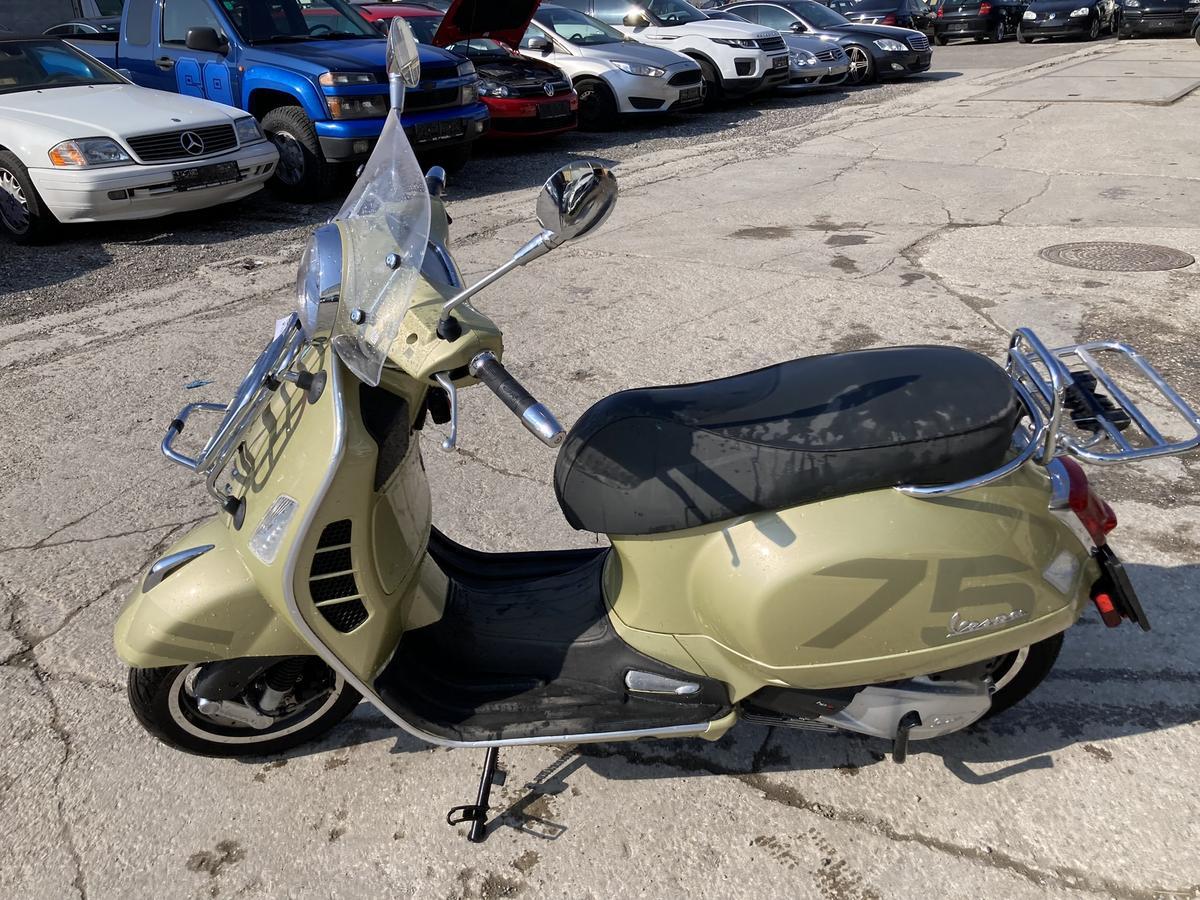 Piaggio Vespa GTS 300 SUPERTECH ABS, BJ 08/2022?d=2026-03-13 14:25:34