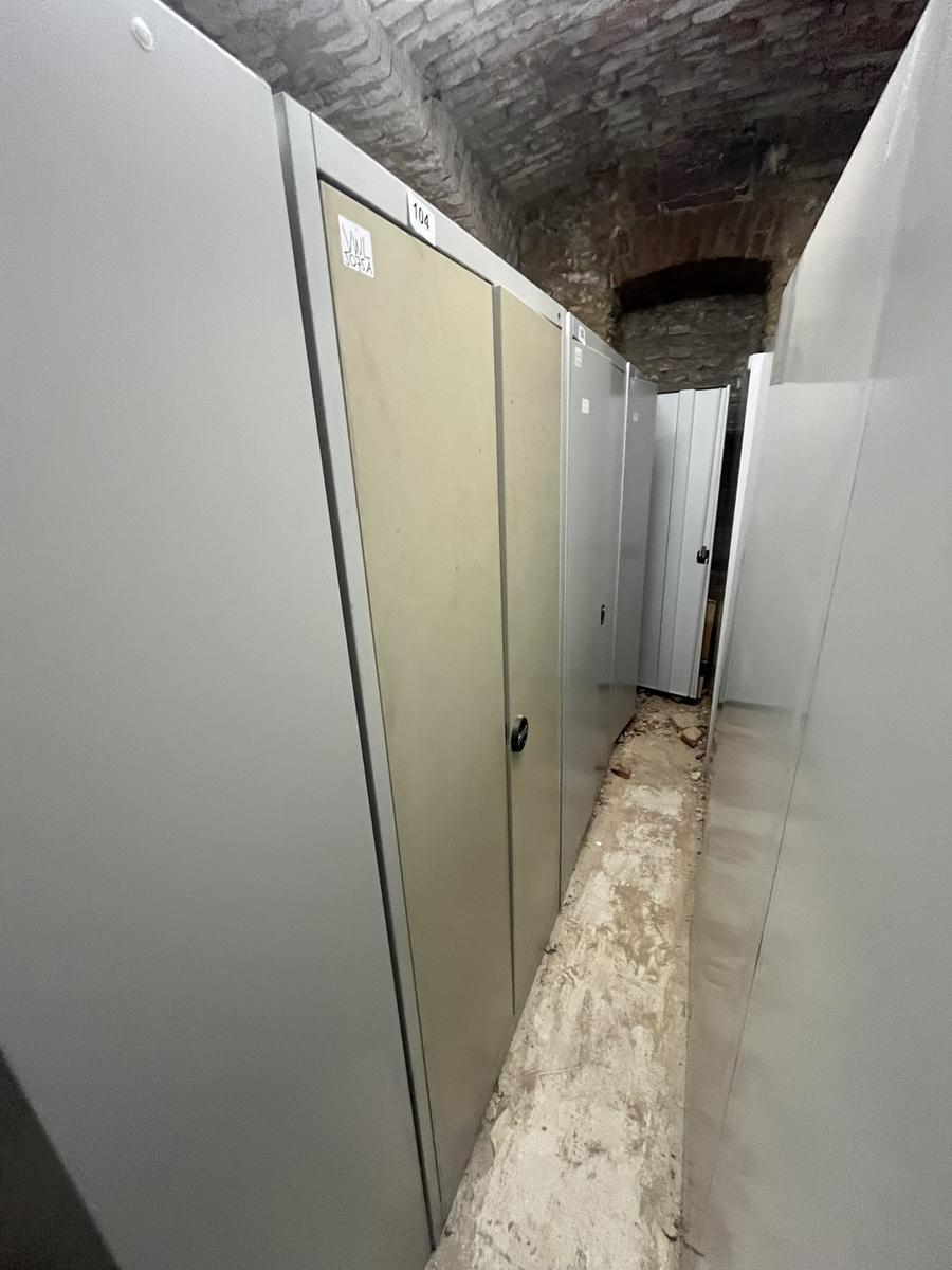 Metallschrank mit Doppelt&uuml;re, Breite 80cm, H&ouml;he 195cm, Tiefe 40cm?d=2026-03-13 20:01:19