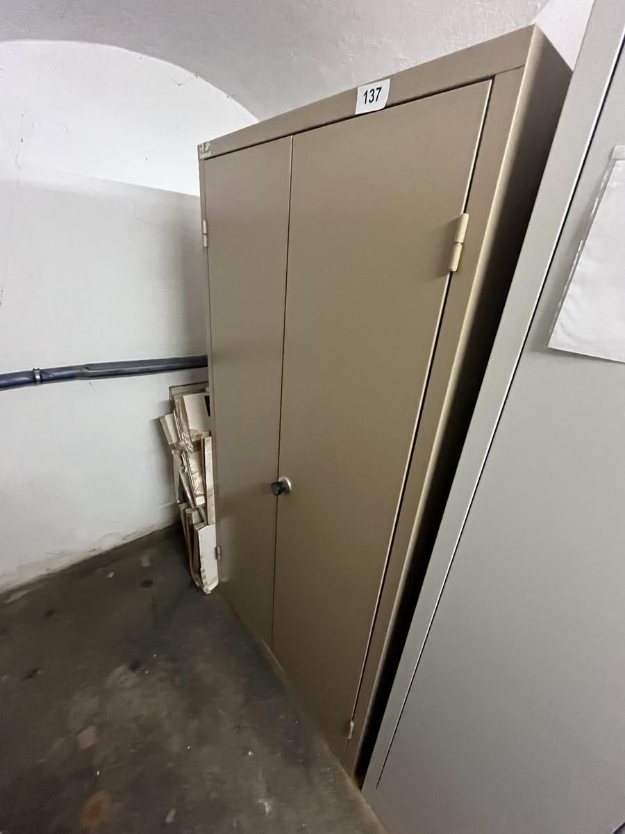 Metallschrank mit Doppelt&uuml;re, Breite 95cm, H&ouml;he 185cm, Tiefe 40cm