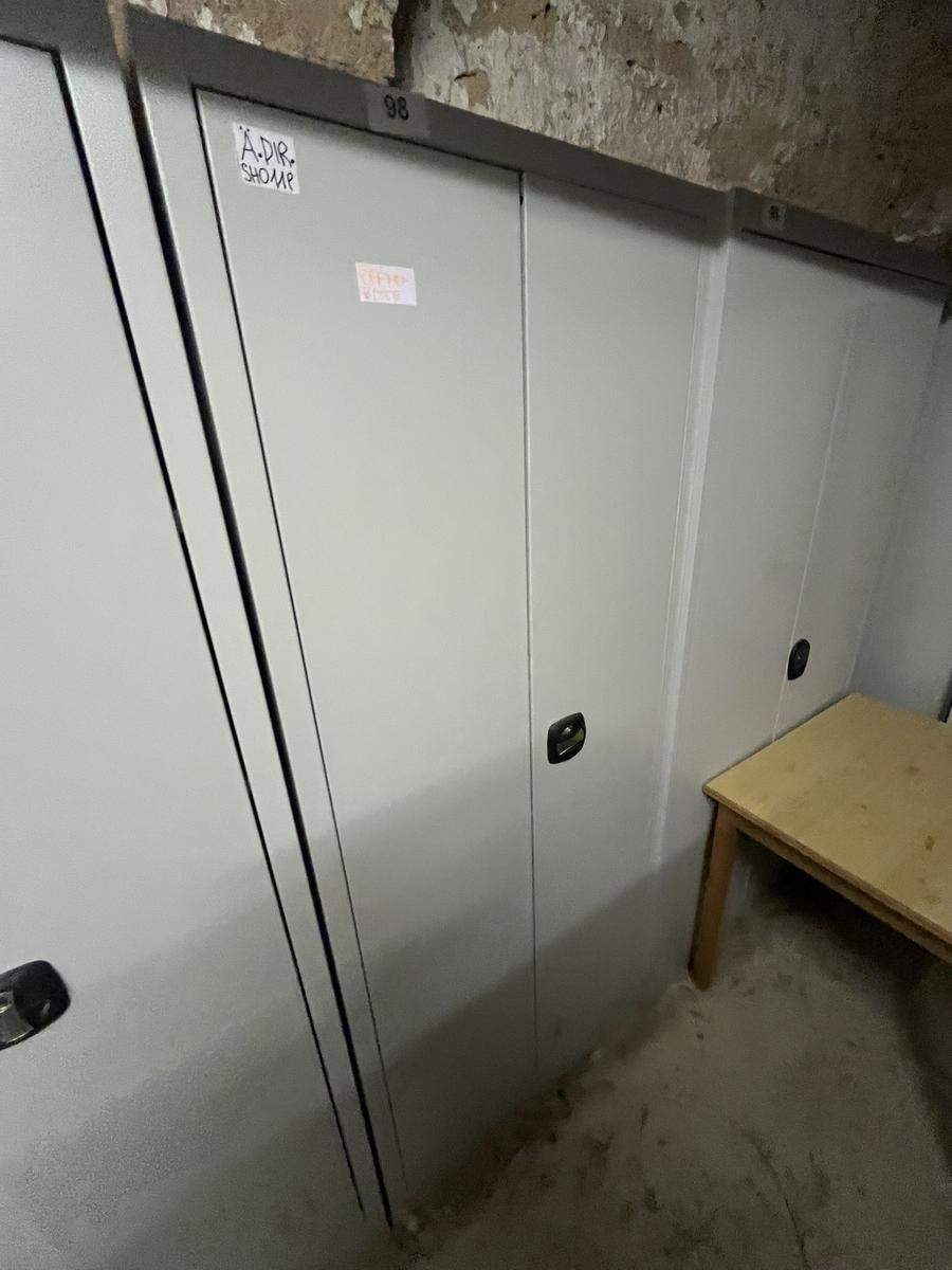 Metallschrank mit Doppelt&uuml;re, Breite 80cm, H&ouml;he 195cm, Tiefe 40cm?d=2026-03-13 18:56:10