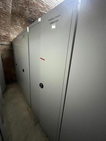 Metallschrank mit Doppelt�re, Breite 80cm, H�he 195cm, Tiefe 40cm