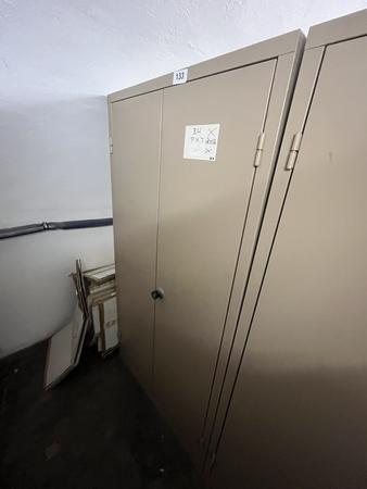 Metallschrank mit Doppelt�re, Breite 95cm, H�he 185cm, Tiefe 40cm