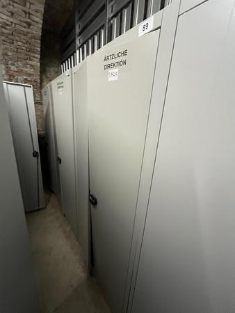 Metallschrank mit Doppelt�re, Breite 80cm, H�he 195cm, Tiefe 40cm