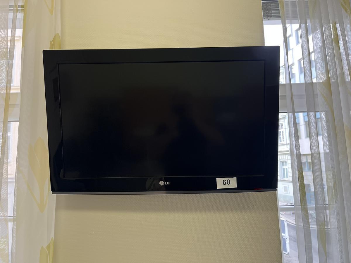 LG TV Ger&auml;t, mit Wandhalterung, Diagonale 80cm?d=2026-03-13 20:01:21