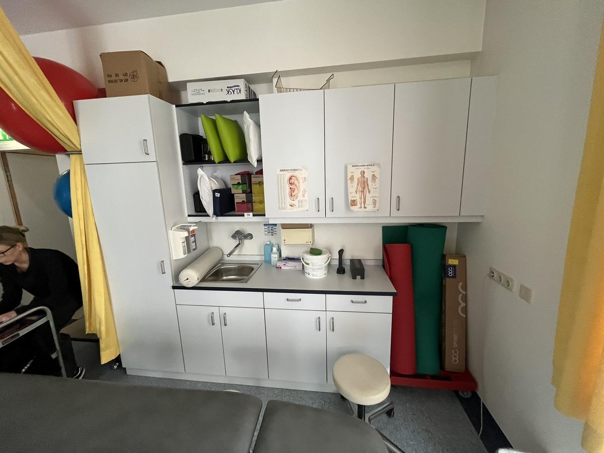 Schrankmodul, K&uuml;chenblock, 3 Laufmeter, mit Sp&uuml;le, ohne Elektroger&auml;te, mit H&auml;ngeschr&auml;nken