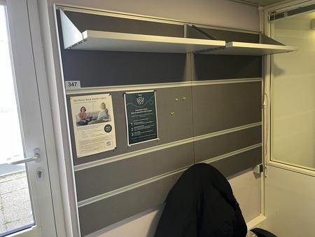 Pinnwand mit Ablageregal ca. 160/110 cm