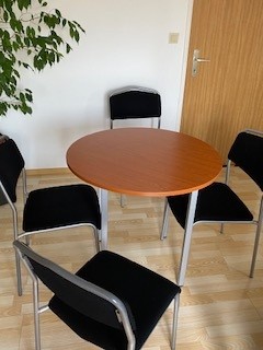 Besprechungstisch, rund DM 80cm, H�he 74cm, inkl. 4 Stk. St�hlen