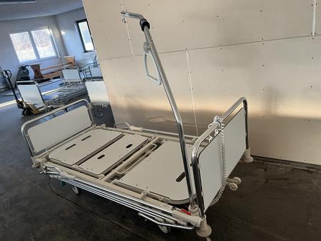 HILL ROM Kranken-, Pflegebett elektrisch verstellbar mit Rollen