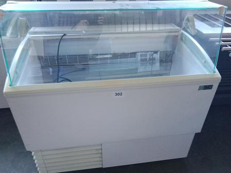 ISA Eisausgabepult SETTA 62 STD, 113x80x120cm ISA Eisausgabepult SETTA 62 STD, 113x80x120cm