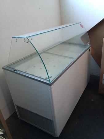 Eisausgabepult Combi Steel, Modell 7472, ca. 140x70x125cm Eisausgabepult Combi Steel, Modell 7472, ca. 140x70x125cm