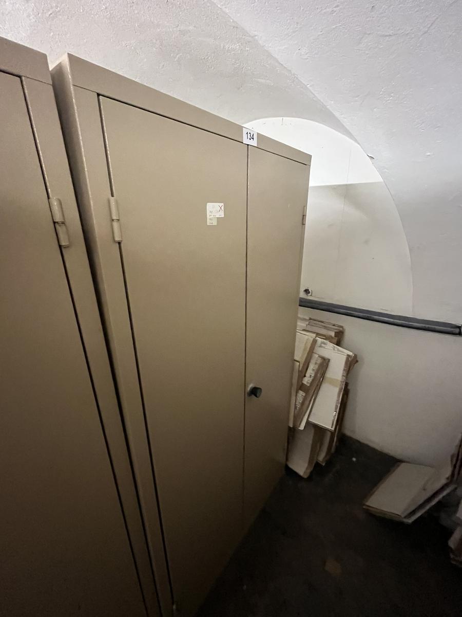 Metallschrank mit Doppelt&uuml;re, Breite 95cm, H&ouml;he 185cm, Tiefe 40cm?d=2026-03-25 09:33:51