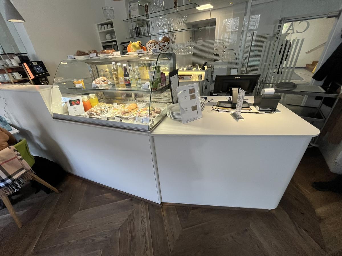 Vitrinenmodul, gek&uuml;hlt, mit Unterbauaggregat, ca. 220x100x150cm?d=2026-03-25 09:35:09