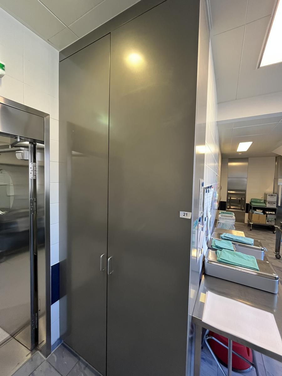 Edelstahl Schrank, 5 Fachebenen, 130x40x290cm?d=2026-03-25 09:33:49