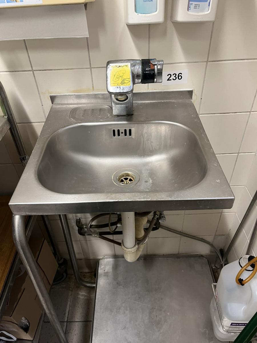 Handwaschbecken ber&uuml;hrunglos mit Armatur 40/40/110 cm?d=2026-03-25 11:12:10