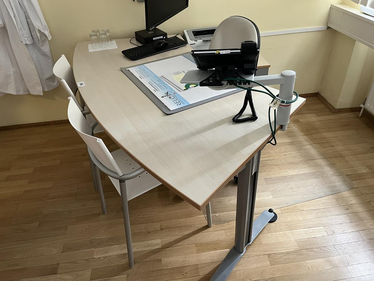 Schreibtisch, geschwungen, ca. 190x80cm?d=2026-03-24 06:33:05