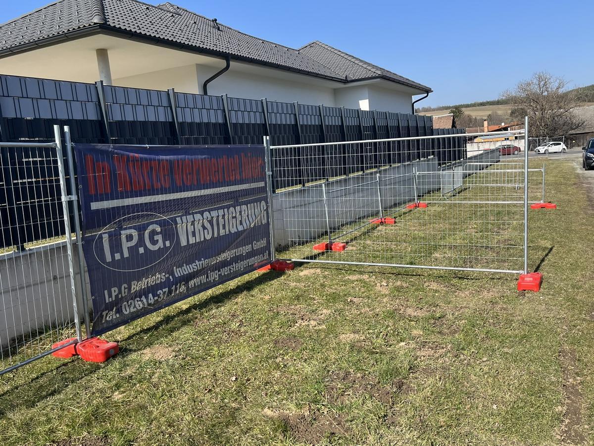 20 Stk. Bauzaunelemente ca. 350x200cm, verzinkt,fabriksneu, 20 Sockelsteine?d=2026-04-07 23:46:02