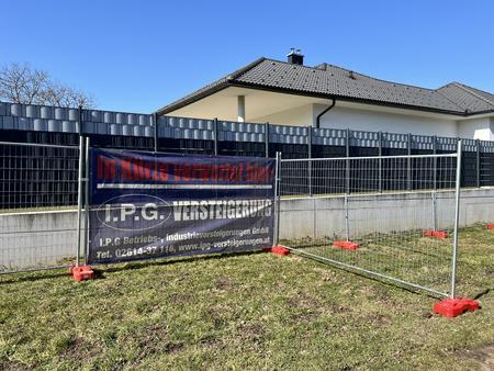 20 Stk. Bauzaunelemente ca. 350x200cm, verzinkt,fabriksneu, 20 Sockelsteine 20 Stk. Bauzaunelemente ca. 350x200cm, verzinkt,fabriksneu, 20 Sockelsteine