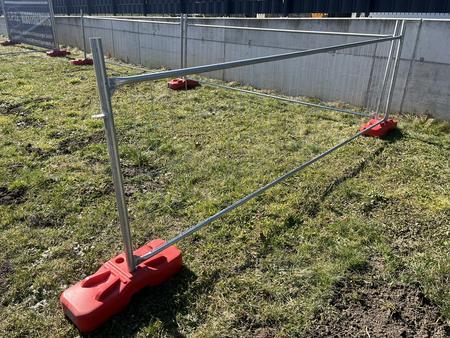 20 Stk. Bauzaunelemente ca. 340x120cm, verzinkt,fabriksneu, 20 Sockelsteine 20 Stk. Bauzaunelemente ca. 340x120cm, verzinkt,fabriksneu, 20 Sockelsteine