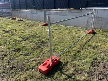 30 Stk. Bauzaunelemente ca. 340x120cm, verzinkt,fabriksneu, 30 Sockelsteine 30 Stk. Bauzaunelemente ca. 340x120cm, verzinkt,fabriksneu, 30 Sockelsteine