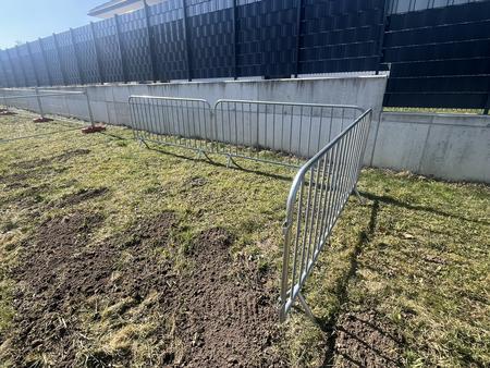 10 Stk. Absperrgitter verzinkt ca. 230x110cm, fabriksneu 10 Stk. Absperrgitter verzinkt ca. 230x110cm, fabriksneu