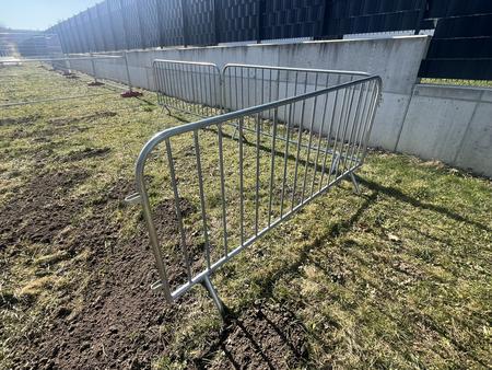 20 Stk. Absperrgitter verzinkt ca. 230x110cm, fabriksneu 20 Stk. Absperrgitter verzinkt ca. 230x110cm, fabriksneu