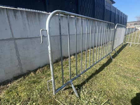 20 Stk. Absperrgitter verzinkt ca. 230x110cm, fabriksneu 20 Stk. Absperrgitter verzinkt ca. 230x110cm, fabriksneu